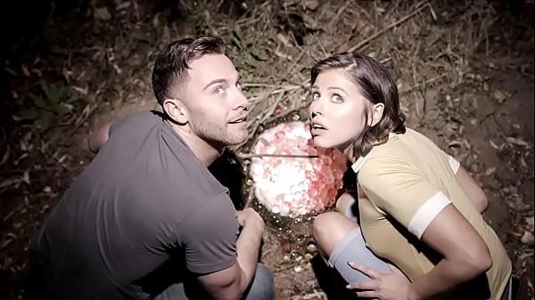 Adriana Chechik & BF-nya Dijemput Alien Untuk Melakukan Pertunjukan Seks Langsung Di UFO – Film Penuh Di FreeTaboo.Net
