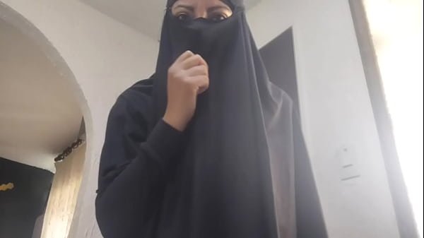 Arab MILF Masturbasi Squirting Pussy Ke Orgasme Kasar Di Webcam Sambil Mengenakan Niqab Porno Hijab XXX