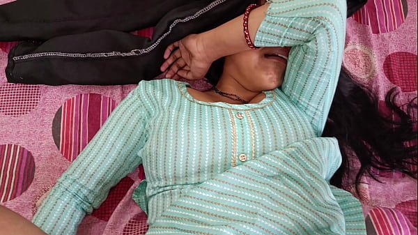 Gadis cantik seksi Priya pertama kali Seks yang menyakitkan dengan audio Hindi yang jelas dari Kakak Tiri
