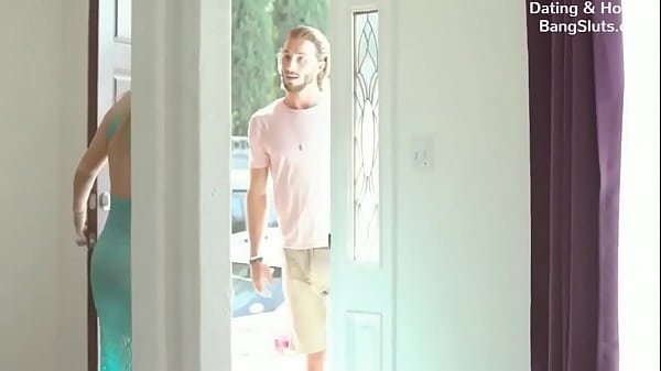 Kayla Paige disetubuhi oleh penis muda Lucas Frost