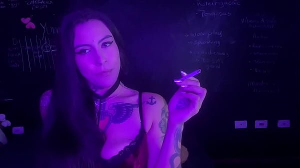 Lexi merokok dan masturbasi