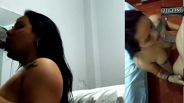 Kakak tiriku yang bermulut kecil memakan seluruh kemaluannya, aku ingin menidurinya lagi, setiap kali kami sendirian di rumah