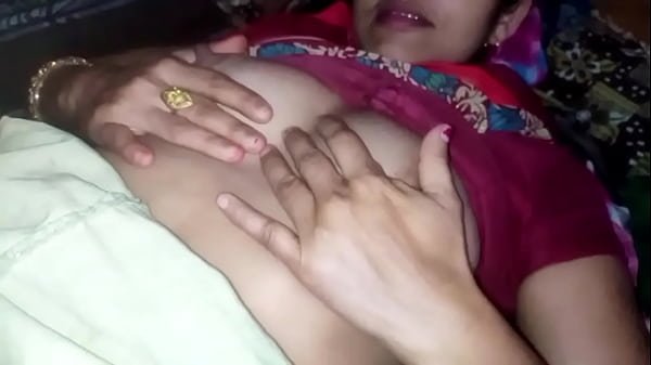 Kakak tiriku meniduriku di tempat tidur dan menaiki vaginaku sepanjang malam